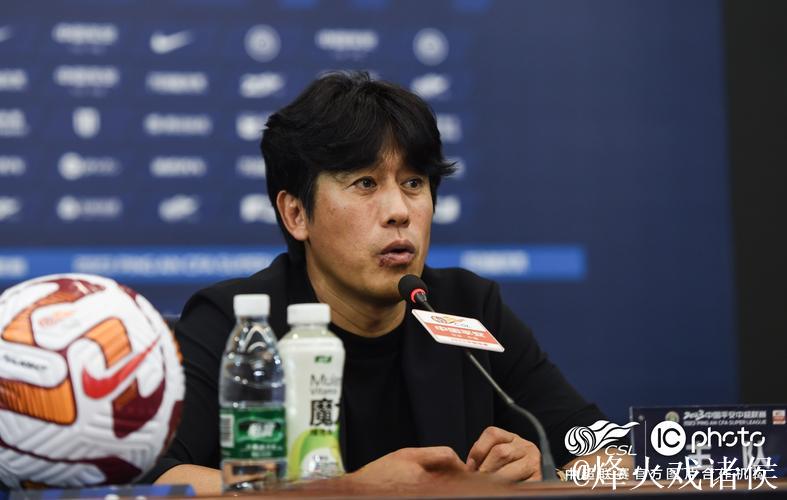 成都蓉城面临挑战：徐正源续约遇阻，紧急预案启动，替补教练浮出水面